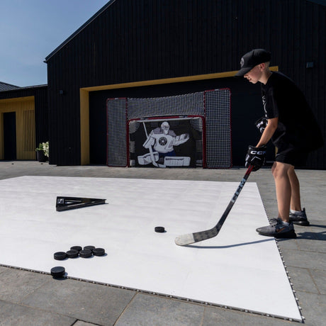 Young hockey player training on Better Hockey flooring tiles in the garden