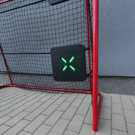 Smart target mounted on a floorball goal